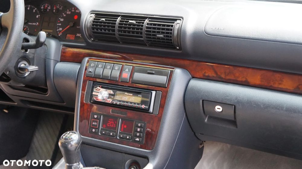 Audi A4 Limousine - 32