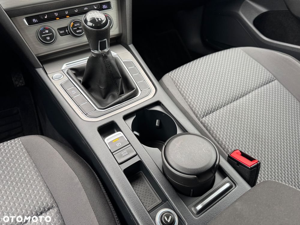 Volkswagen Passat Variant 2.0 TDI (BlueMotion Technology) Comfortline - 19