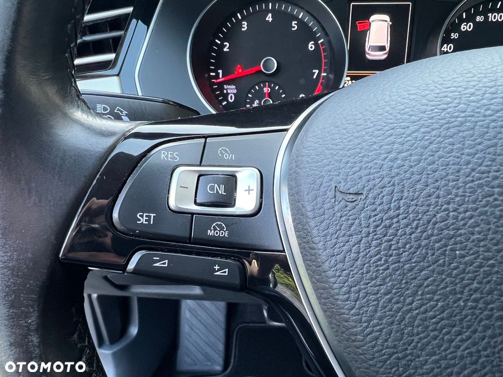 Volkswagen Passat - 14