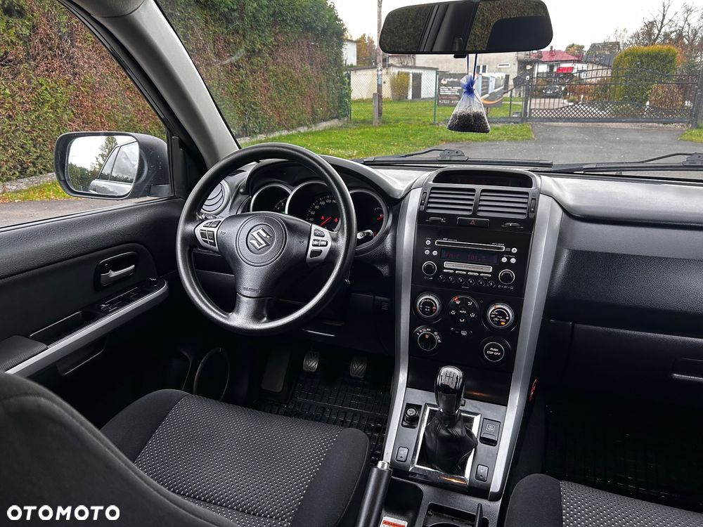 Suzuki Grand Vitara 2.0 Comfort + - 6