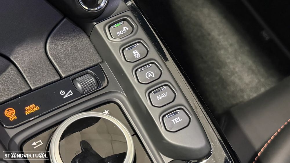 Aston Martin Vantage Coupe 4.0 Twin-Turbo V8 - 39