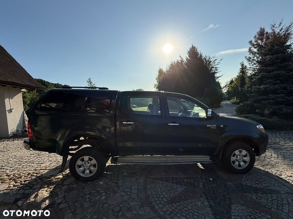 Toyota Hilux 2.5 D-4D DLX - 15