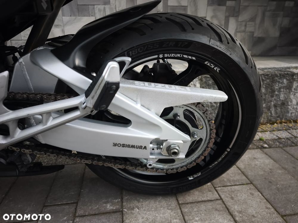 Suzuki GSR - 28