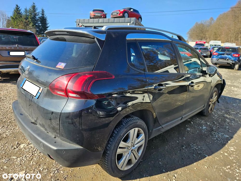 Peugeot 2008 PureTech 130 GPF Black Edition - 10