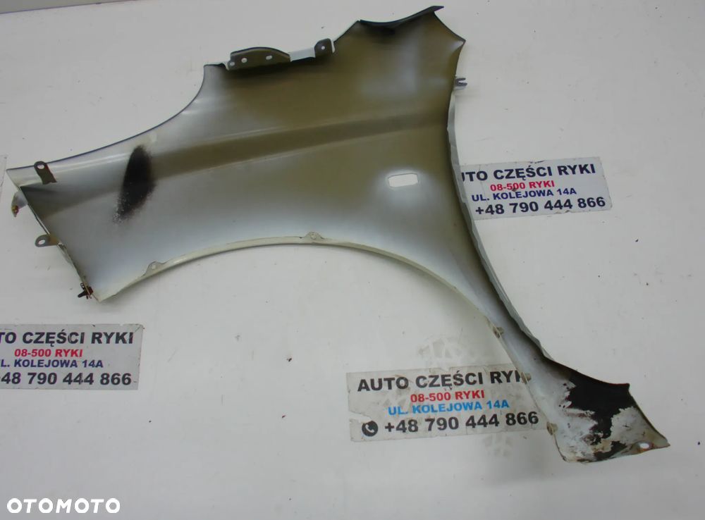Nissan Micra K12 Błotnik Prawy przód biały - 4