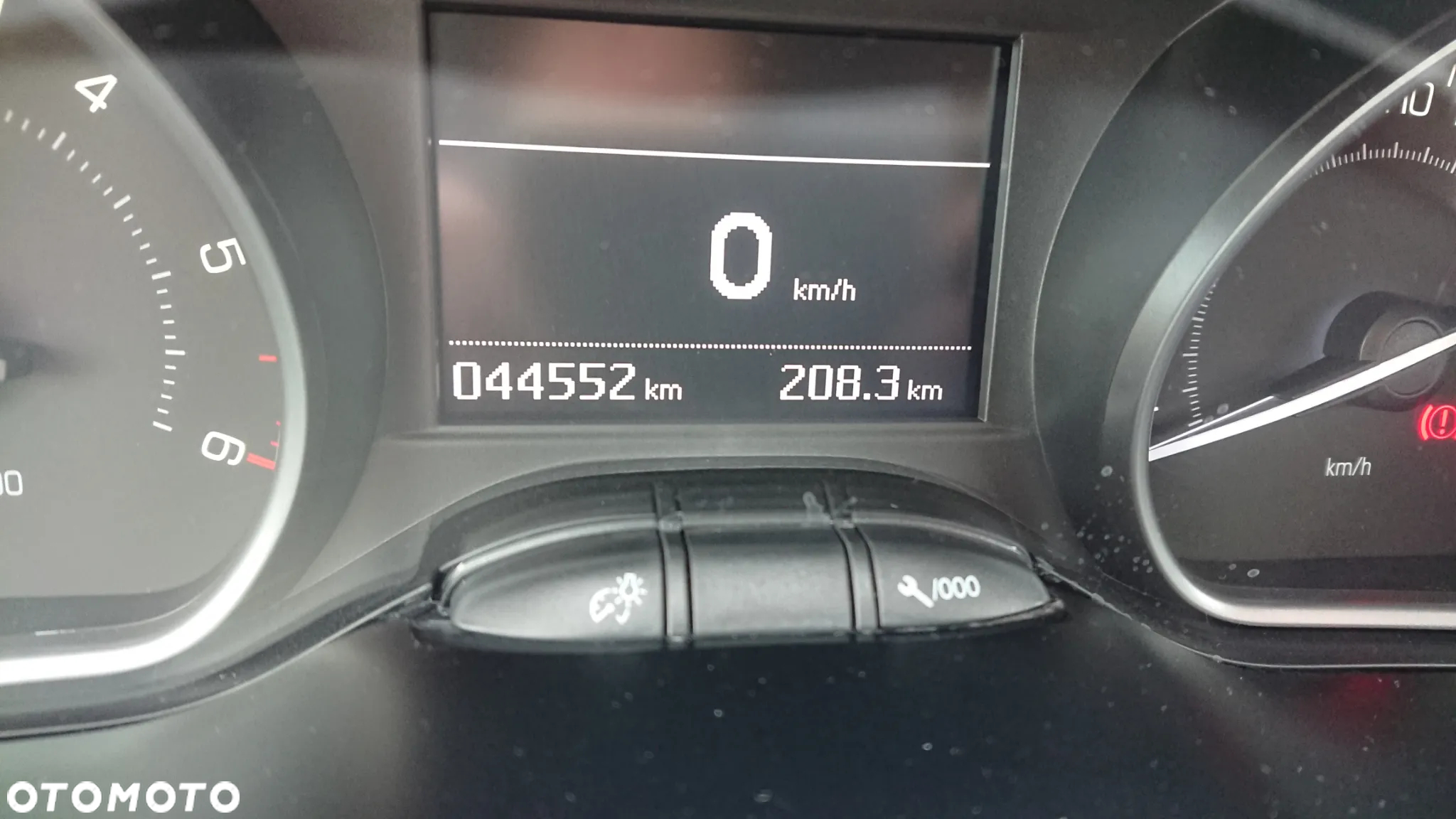 Peugeot 208 - 33