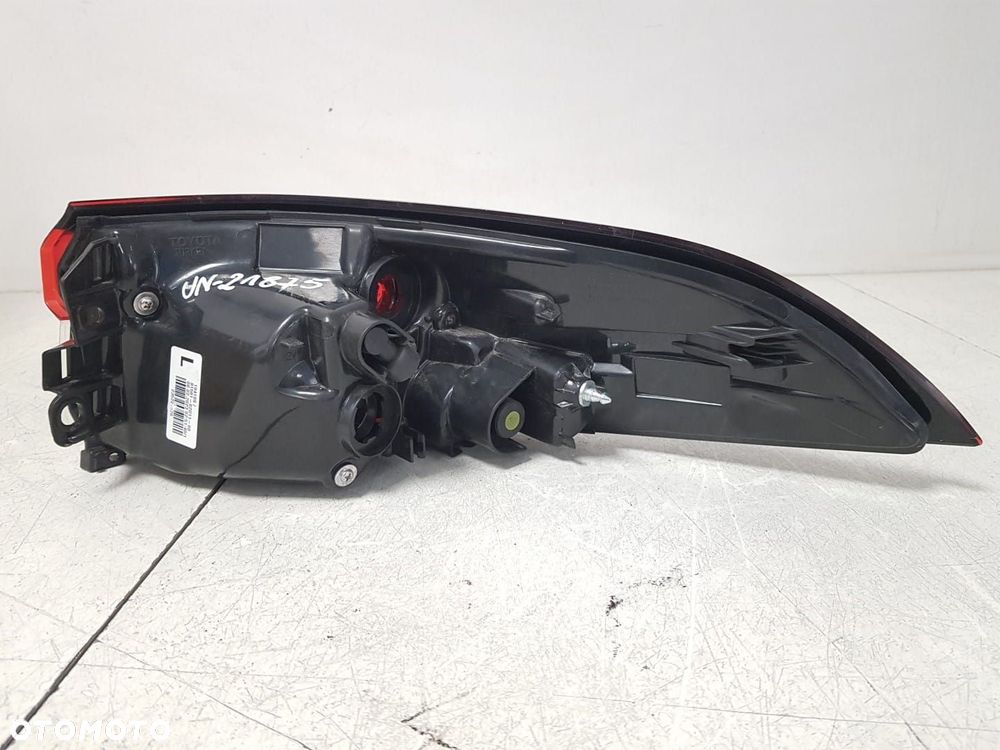 LAMPA TYLNA TYŁ LEWA TOYOTA COROLLA XII E21 SEDAN 19-24 81561-02D11-00  81561 - 6