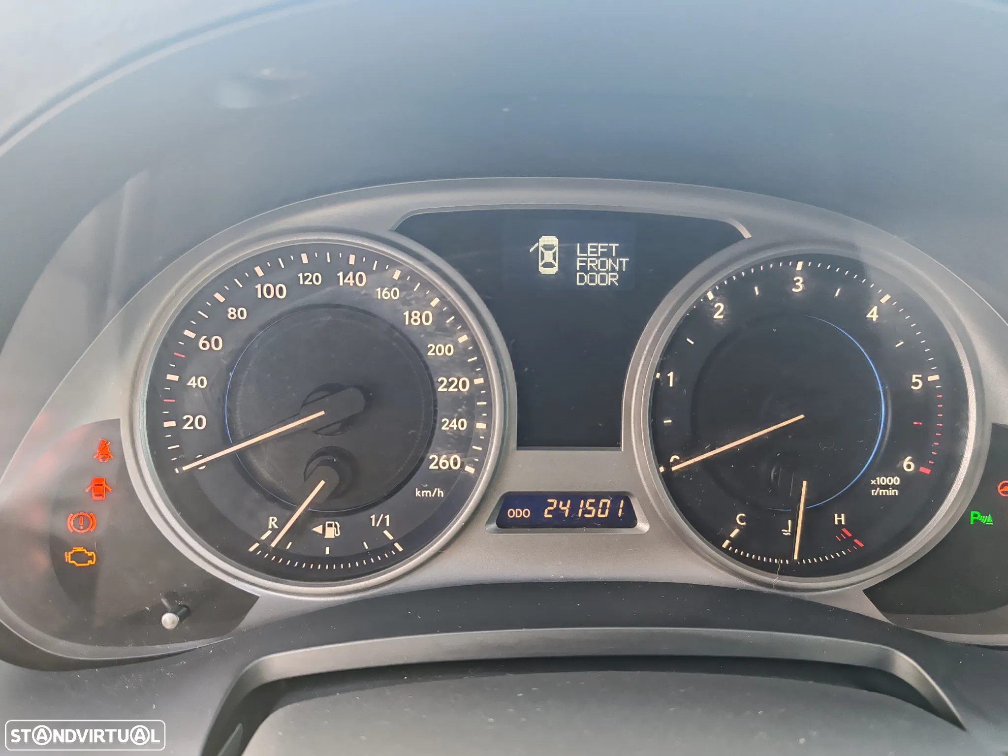 Lexus IS 220 d Luxury 4D - 6