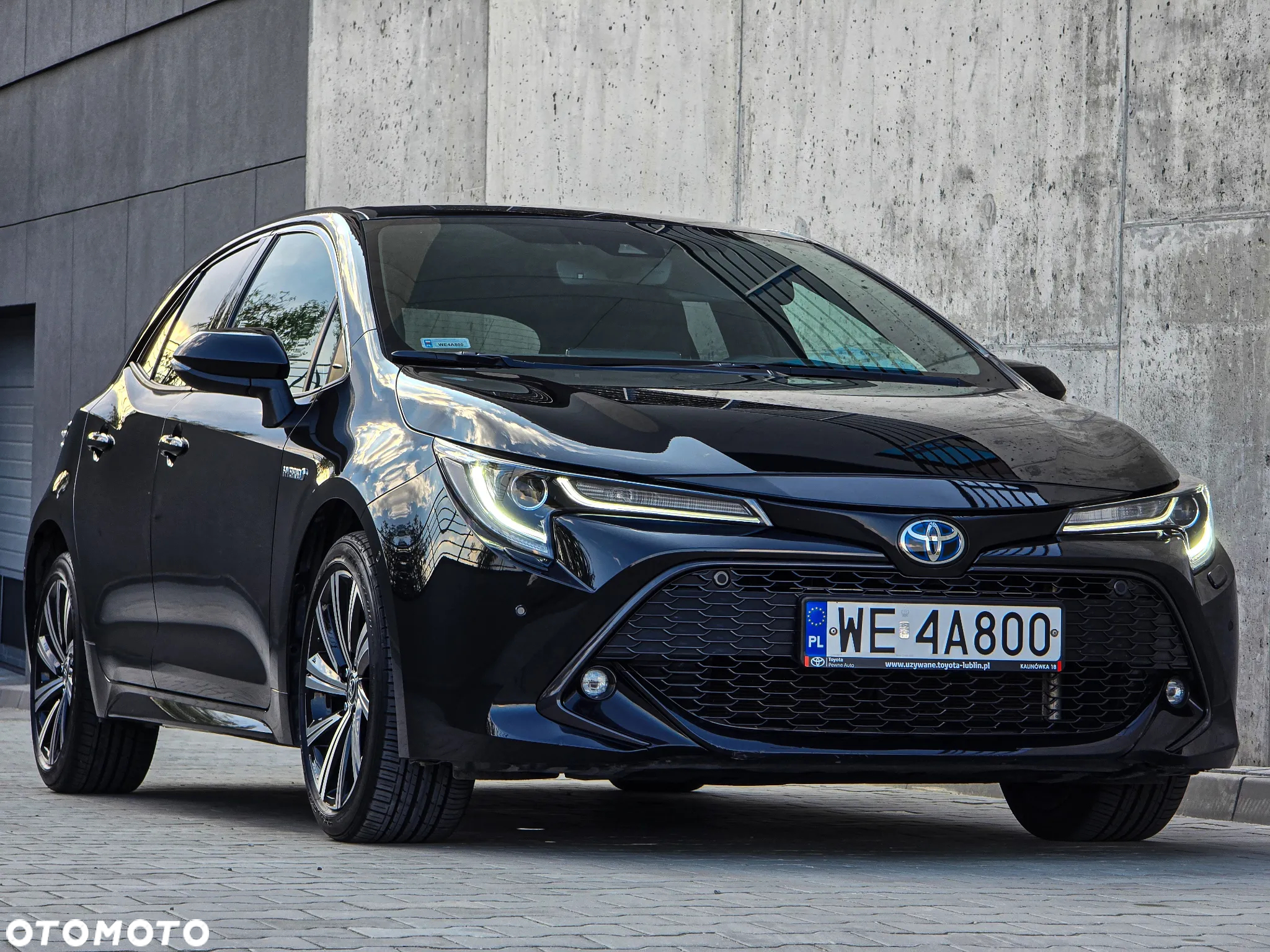 Toyota Corolla 1.8 Hybrid Executive - 16