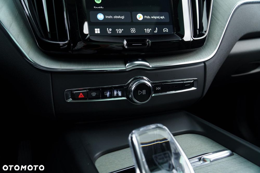Volvo XC 60 T6 Plug-In Hybrid AWD Plus Dark - 29