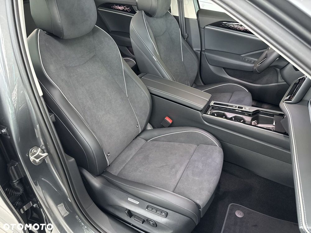 Volkswagen Passat Variant 2.0 TDI EVO Elegance DSG - 18