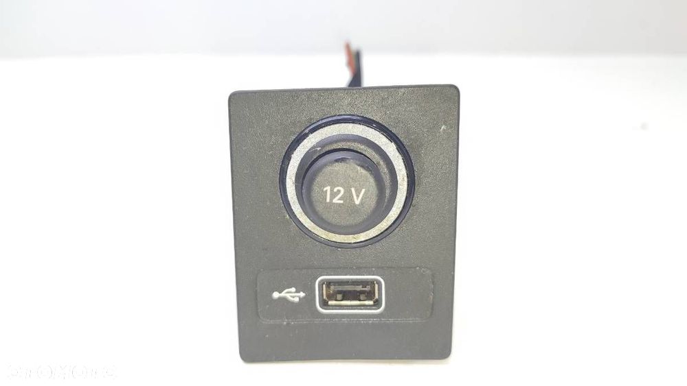 GNIAZDO PORT USB SKODA SUPERB III 5Q0035726 - 1