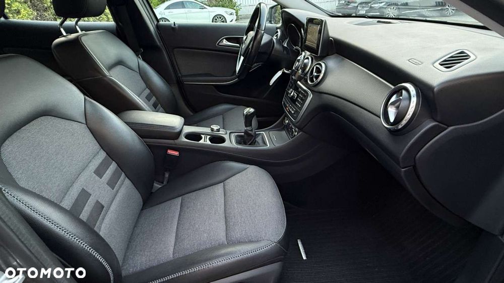 Mercedes-Benz GLA 200 Style - 27