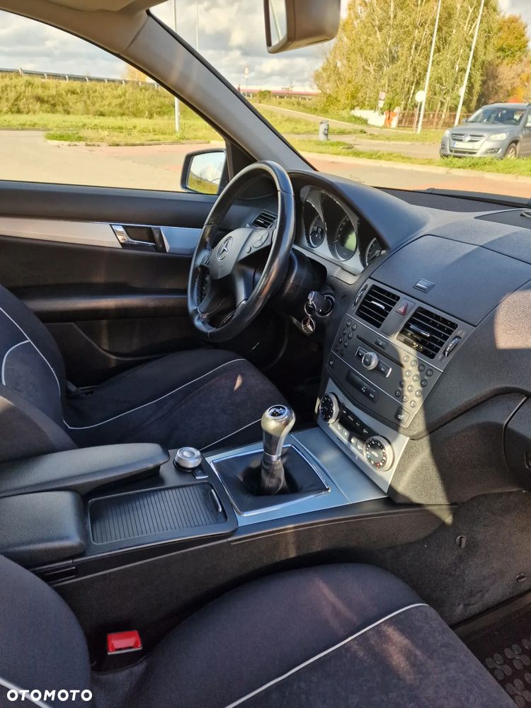 Mercedes-Benz Klasa C 200 CGI BlueEff Avantgarde - 14