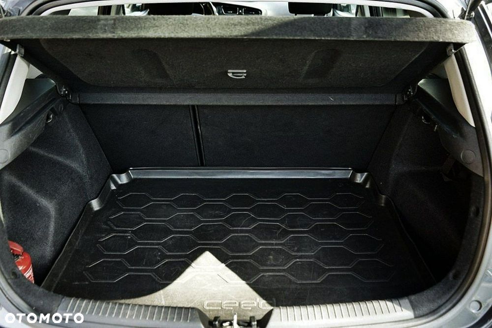 Kia Ceed - 37