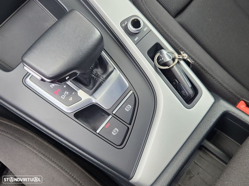 Audi A4 Avant 40 TDI S line S tronic - 42