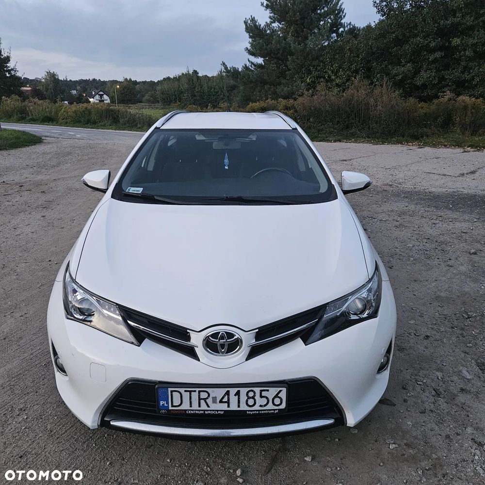 Toyota Auris 2014 photo 2