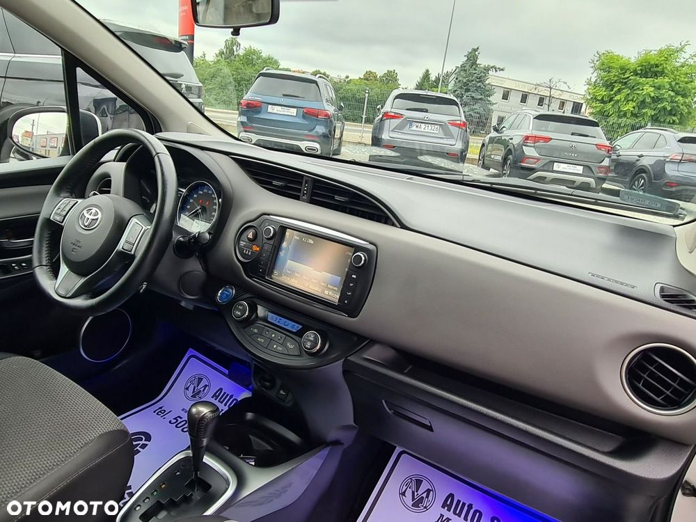 Toyota Yaris Hybrid 100 Life - 34