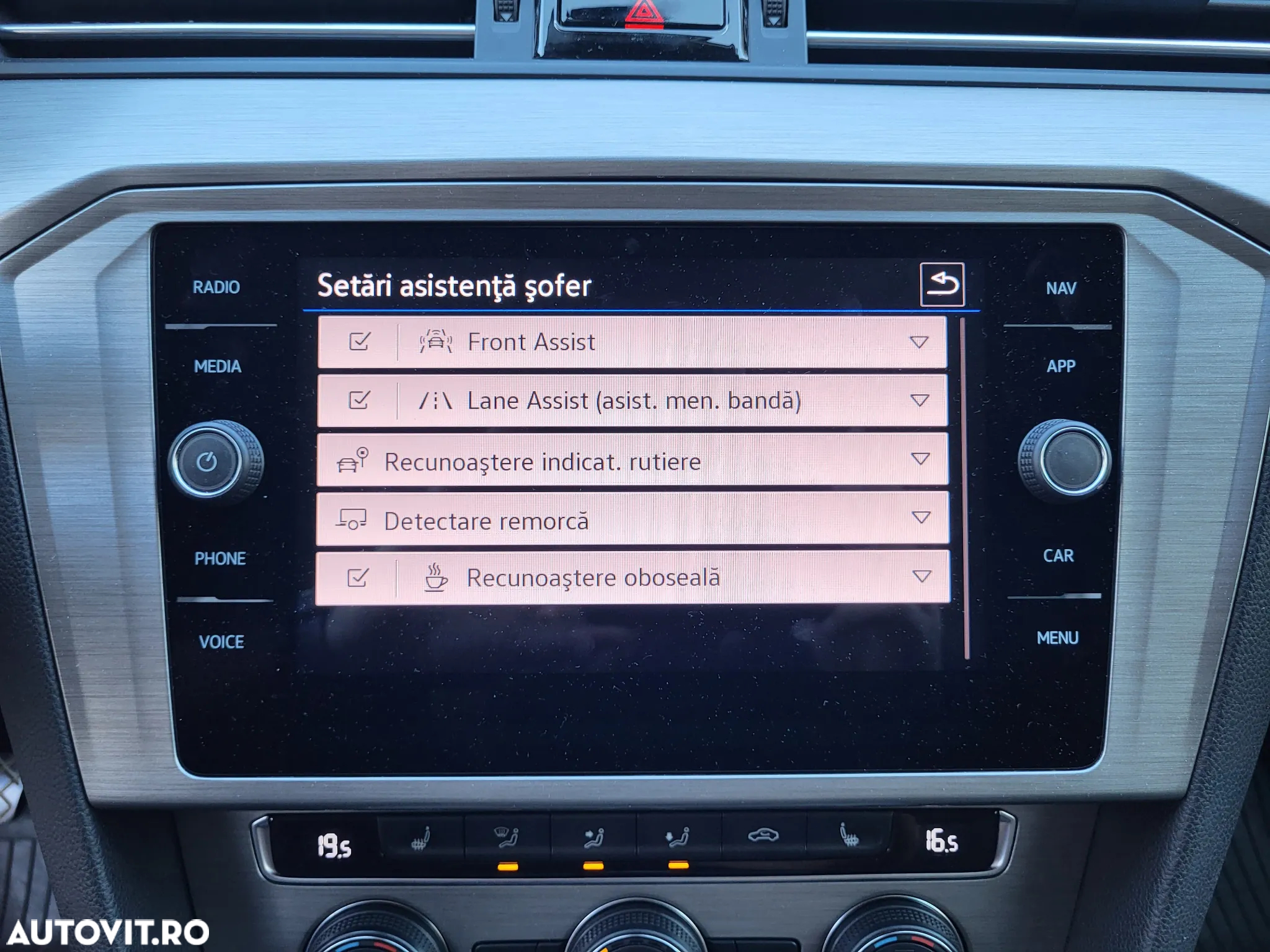 Volkswagen Passat 2.0 TDI Advance - 29