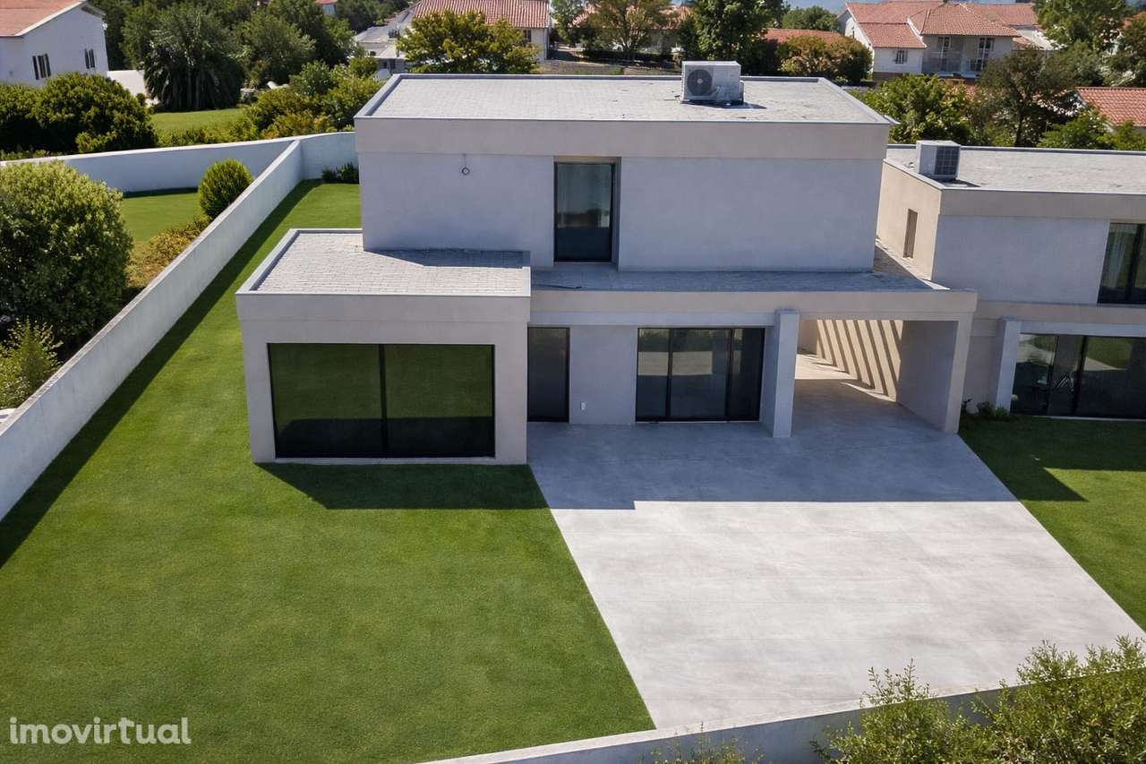 Moradia isolada T4 com 3 Suítes, piscina, Jardim, Piso radiante, AC - Grande imagem: 3/24