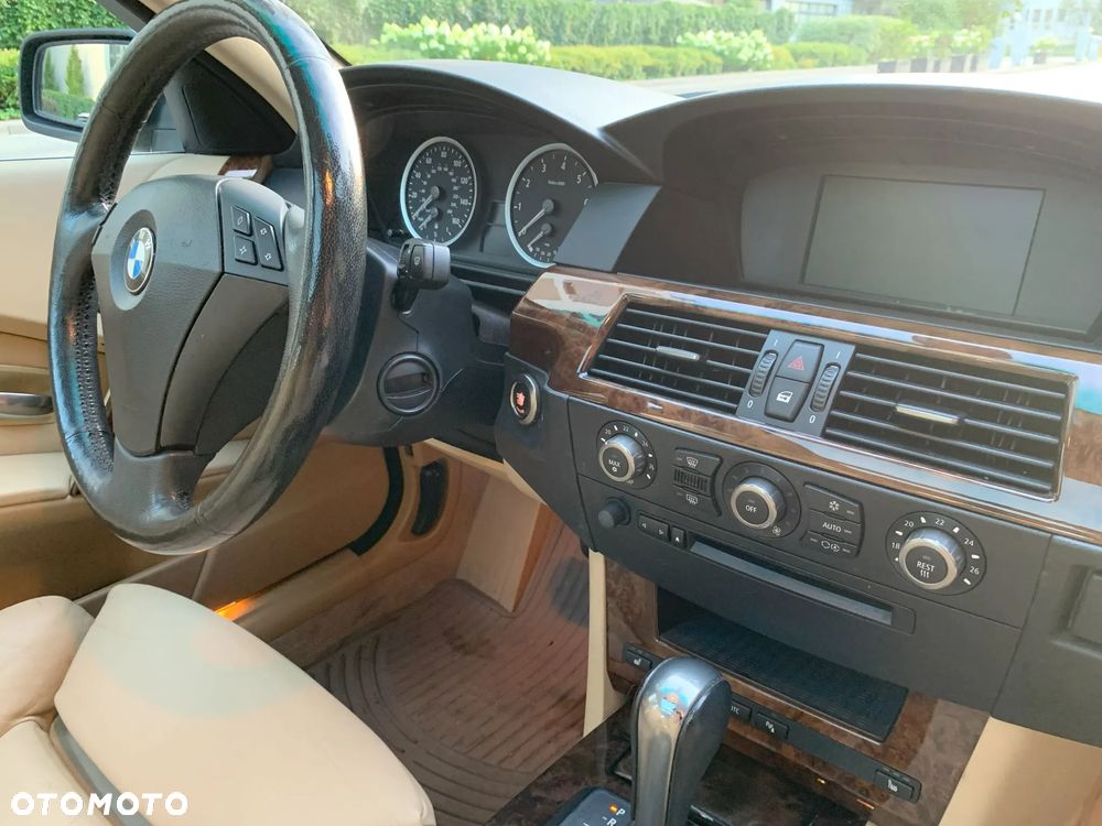 BMW Seria 5 530xi Touring - 25