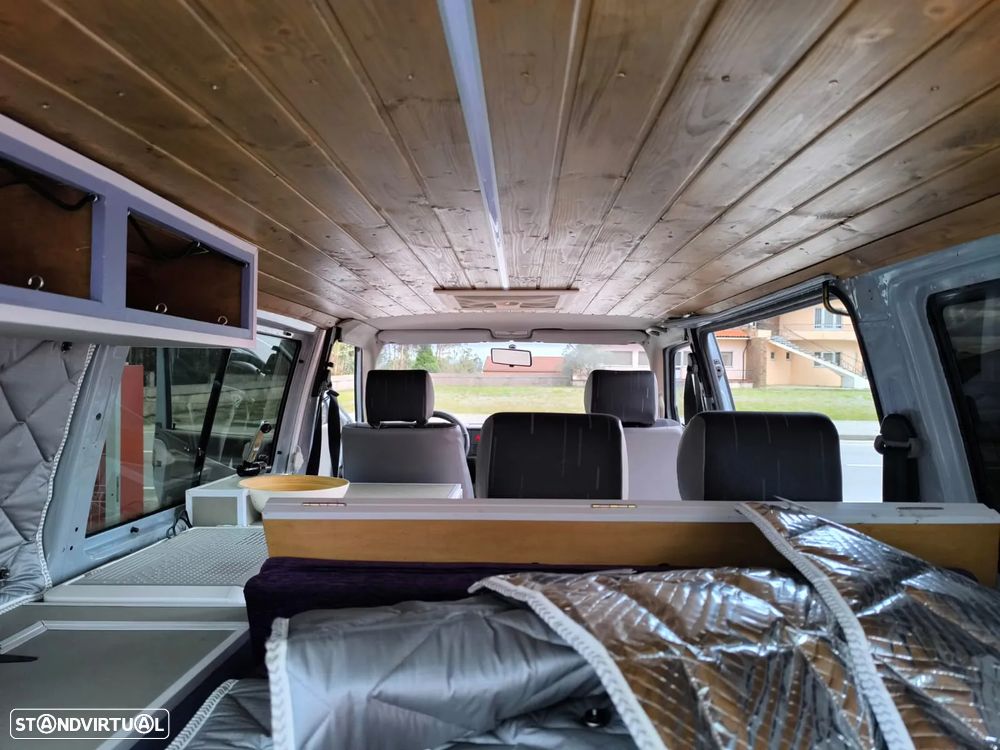 VW Transporter 2.4 D Kombi Sp. - 23