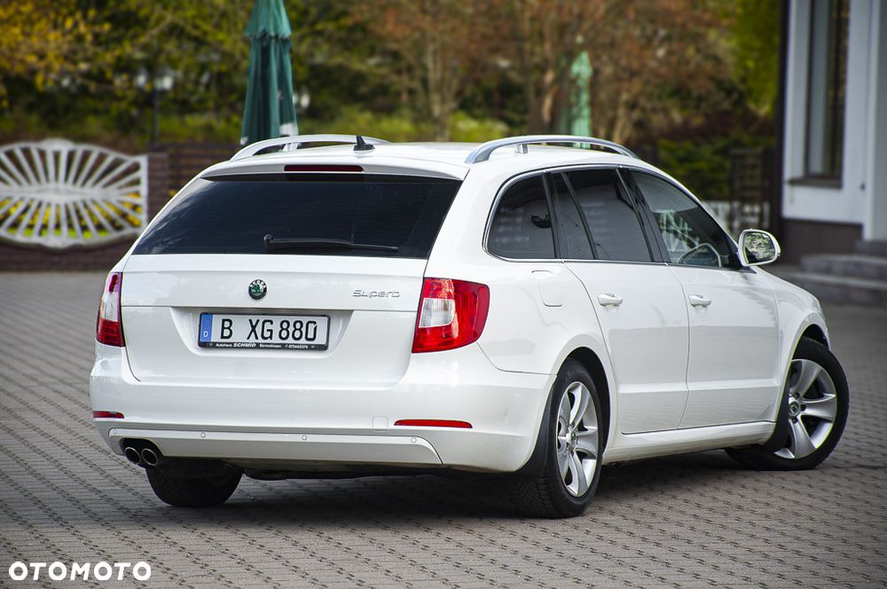 Skoda Superb 2.0 TDI DSG Ambition - 4