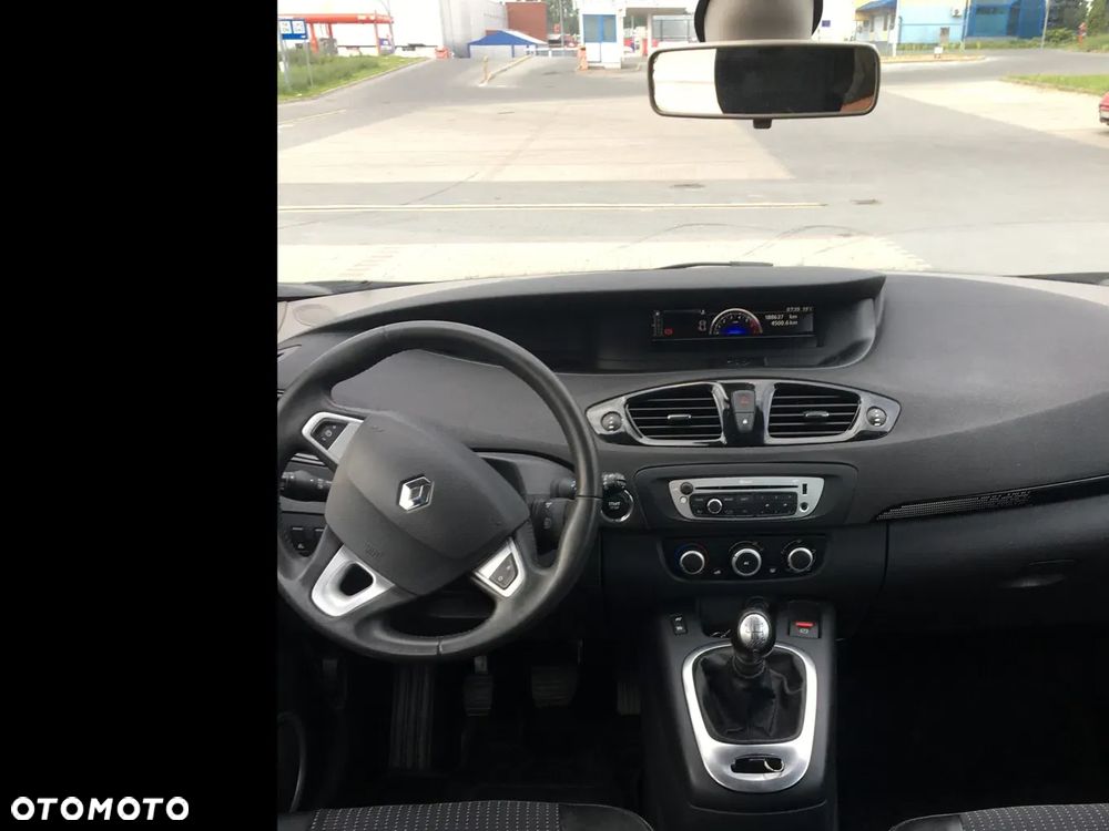 Renault Scenic 1.6 16V 110 Dynamique - 9