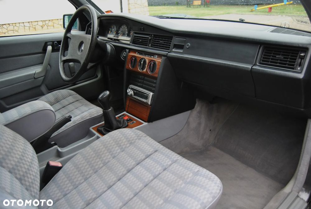 Mercedes-Benz W201 (190) - 7