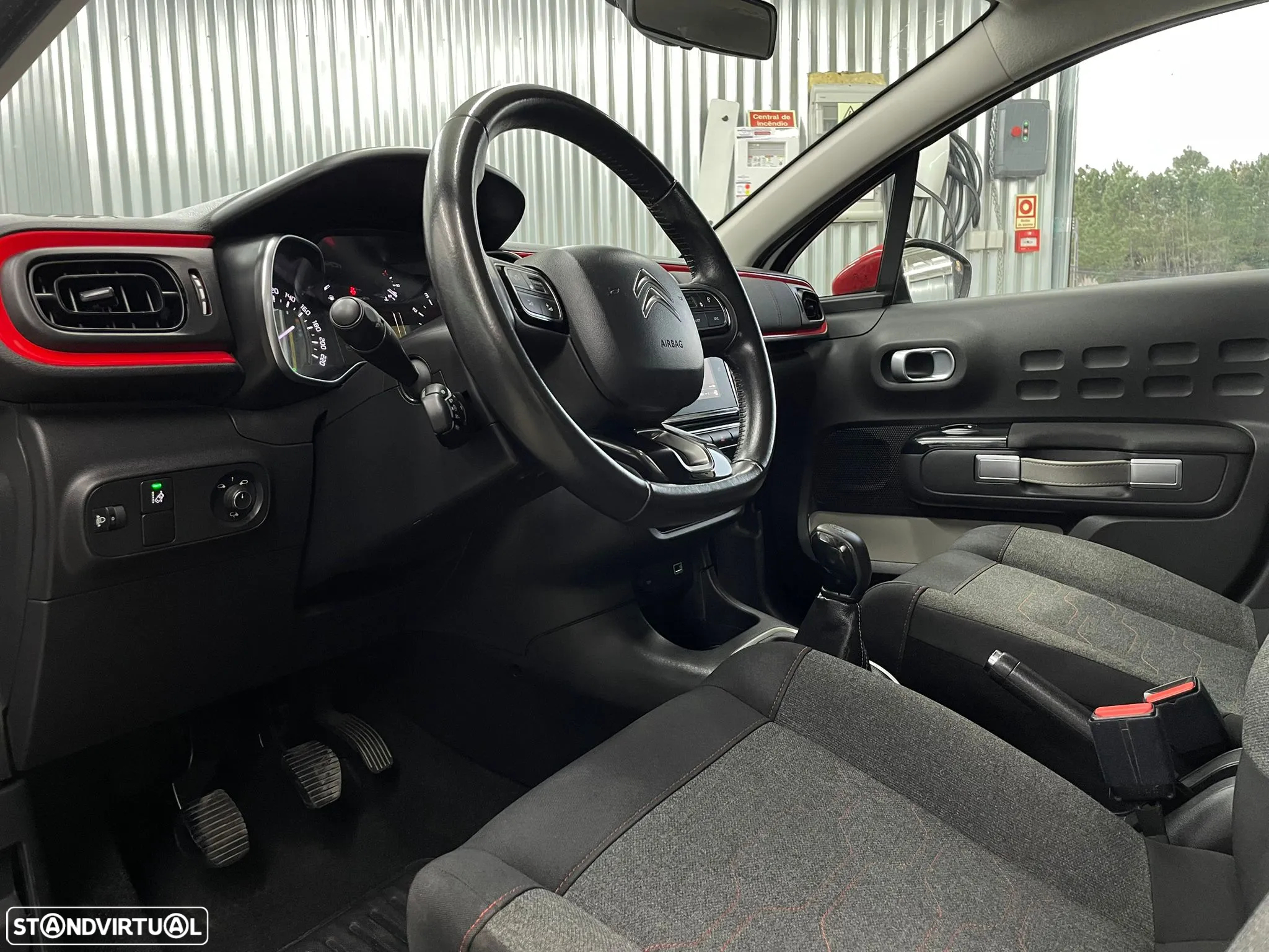 Citroën C3 1.2 PureTech Shine - 18