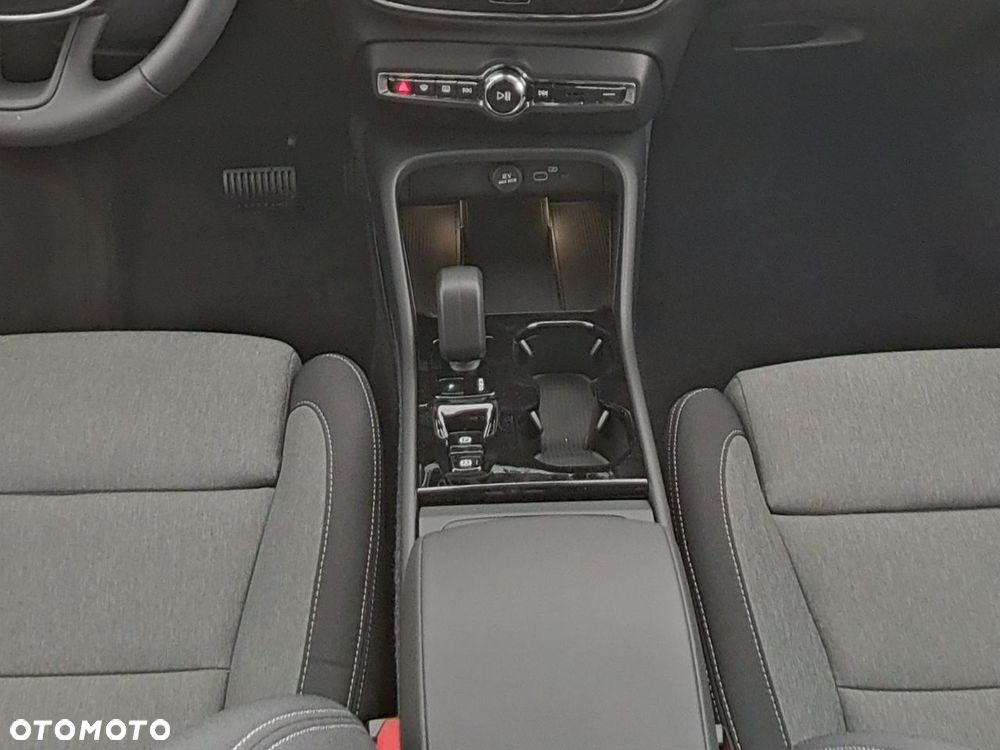 Volvo XC 40 B4 Plus Dark - 6