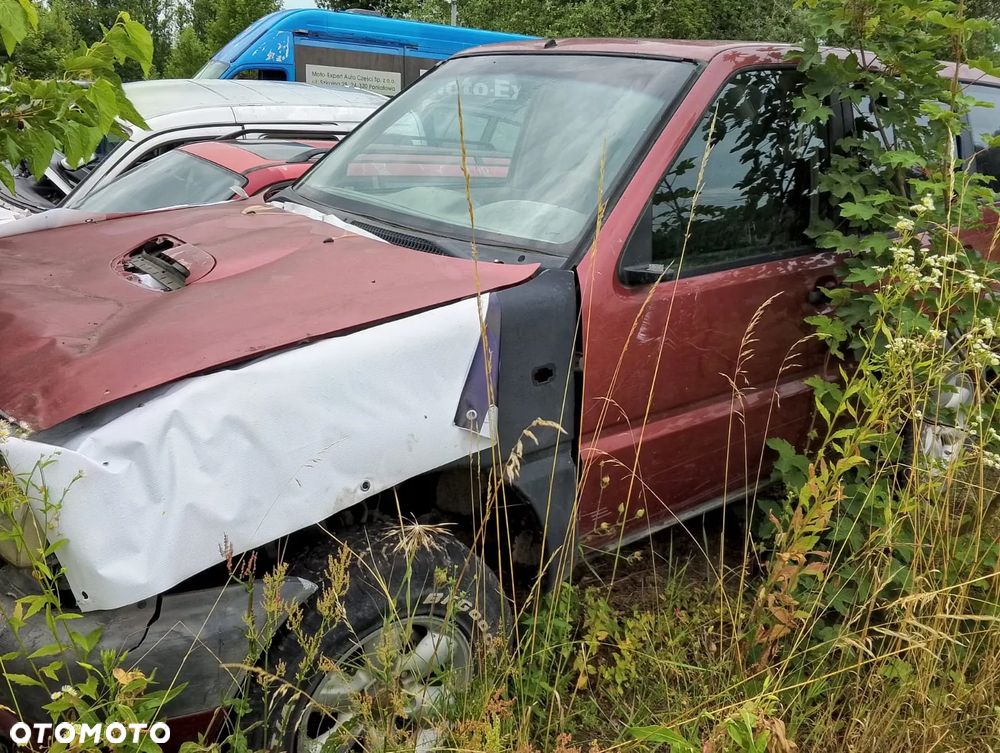 Nissan Terrano (86-06r.) 2.7 B 125KM. Silnik TD28TI Skrzynia . Cały na części. GWARANCJA !!!  Przód Tył Zestaw Komplet Drzwi Klapa Zderzak Błotnik Maska Grill Atrapa Szyba Pas Lampa Lusterko Boczki Fotel Kanapa Kokpit Deska Rozdzielcza Przełącznik Włącznik Sterownik Przewody Wiązka Instalacja Moduł Komputer Czujnik Listwa Pompa Alternator Wtryski Głowica Rozrusznik Kompresor Sprzęgło Dwumas Silnik Skrzynia ABS Klimatyzacji Paliwa Wspomagania Kolektor Turbina Przepustnica Zawór Chłodnica Koło Hak Belka Sanki Zawieszenie Mcpherson Półoś Amortyzator Wydech Tłumik Zacisk Most - 3