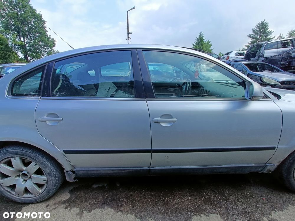 VOLKSWAGEN PASSAT B5 96-05 2004 r. LIFT SEDAN LA7W drzwi prawy tył PT * - 1