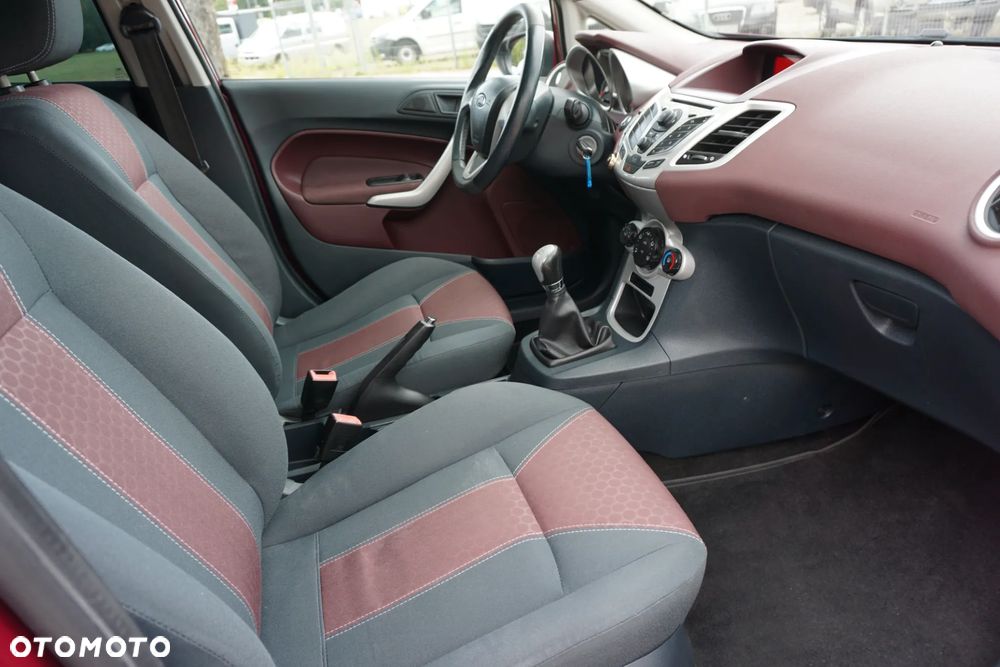 Ford Fiesta 1.25 Celebration - 16