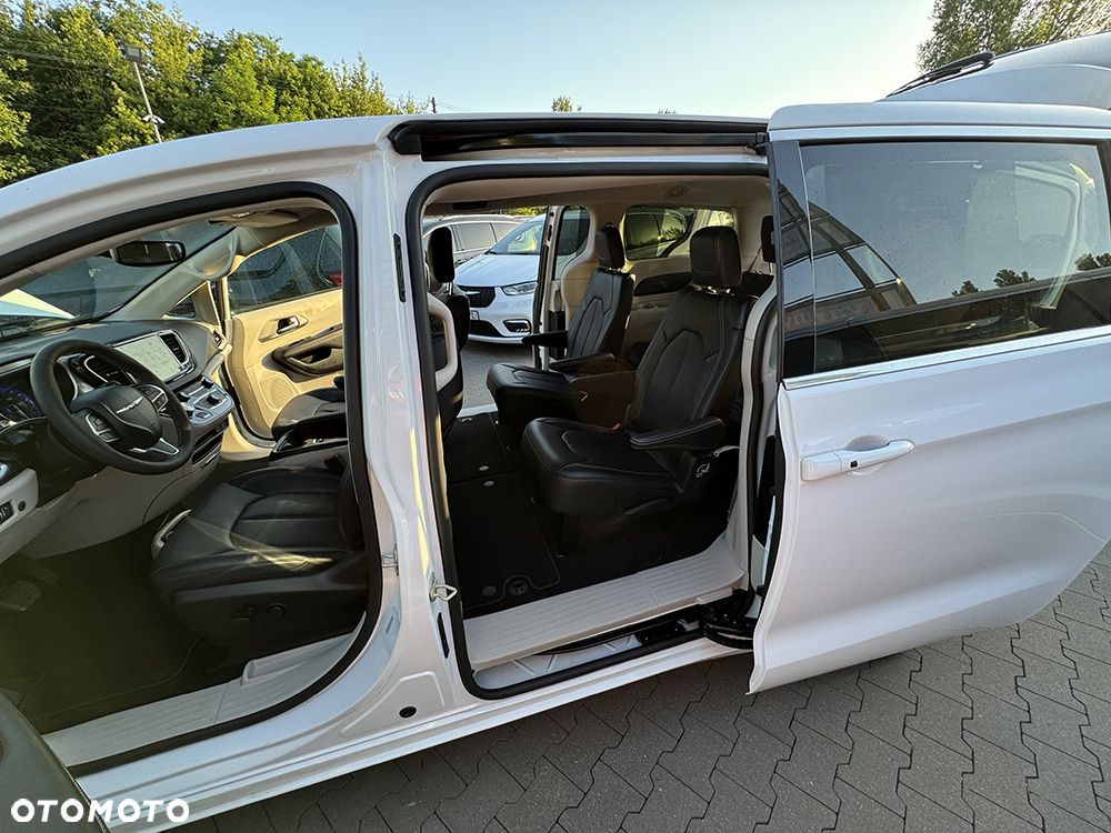 Chrysler Pacifica - 19