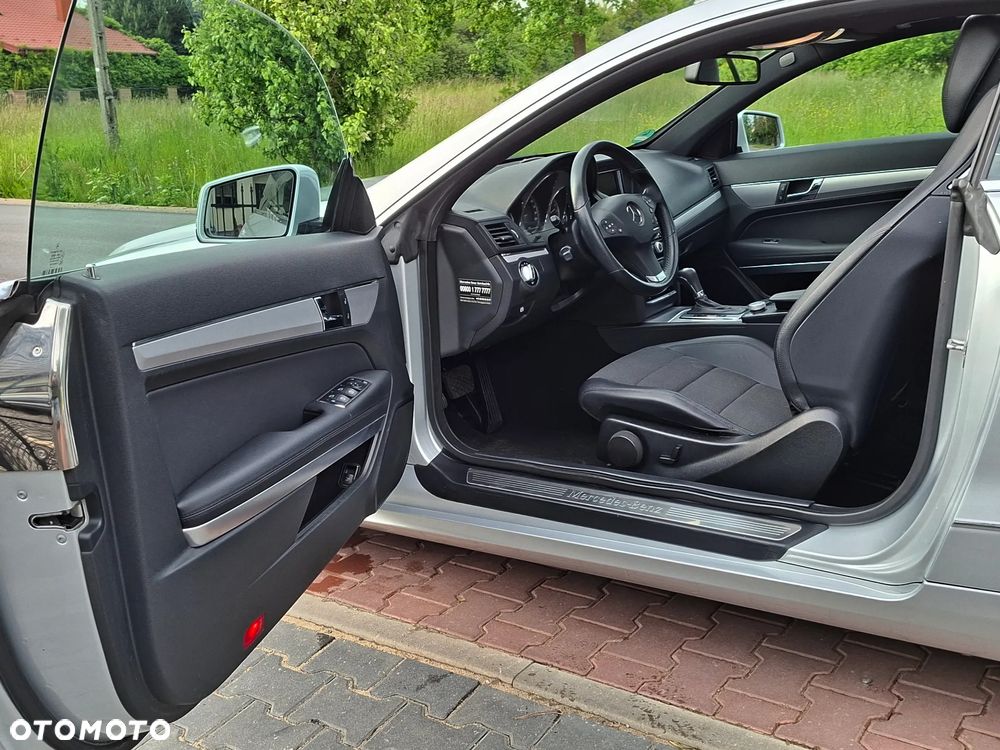 Mercedes-Benz Klasa E 200 CGI BlueEFFICIENCY Automatik Avantgarde - 16