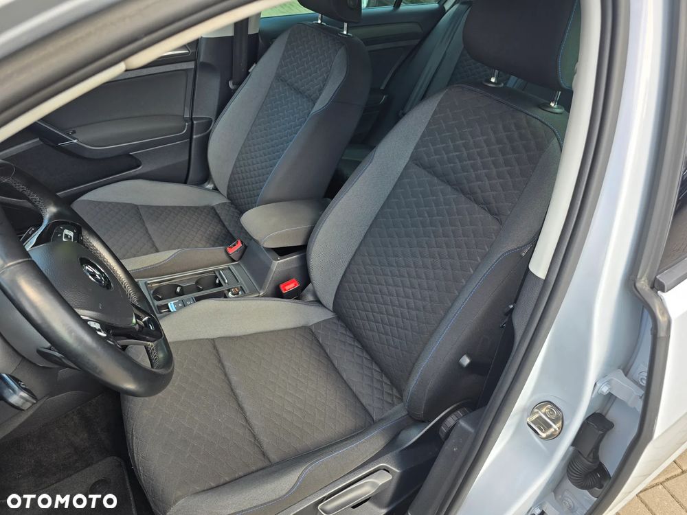 Volkswagen Golf - 12