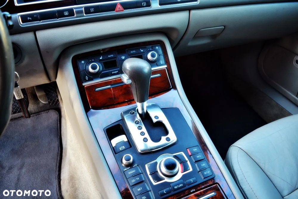 Audi A8 4.2 Quattro - 27