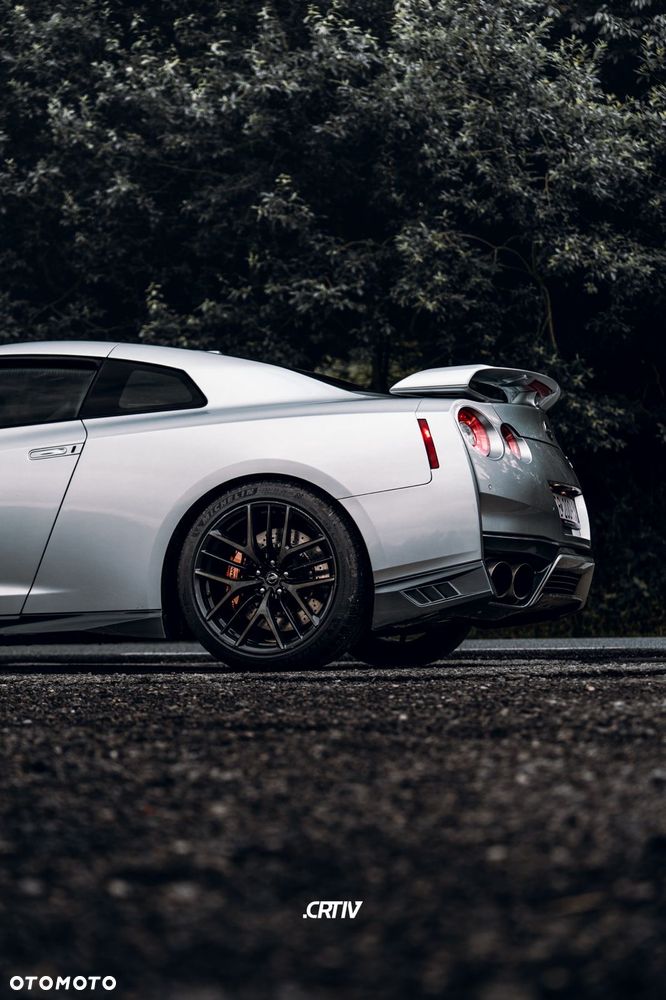 Nissan GT-R - 7