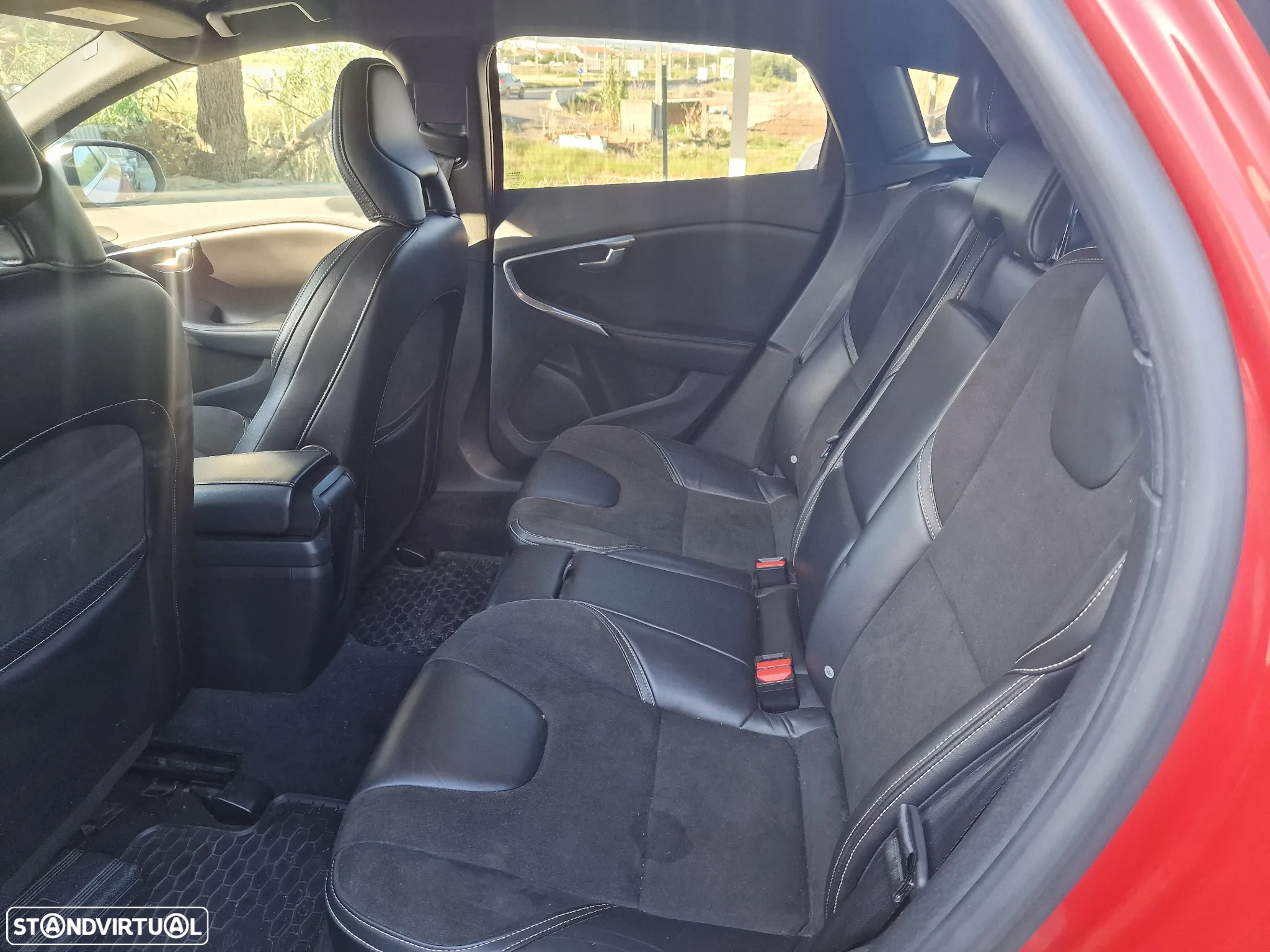 Volvo V40 2.0 D2 R-Design Momentum - 12