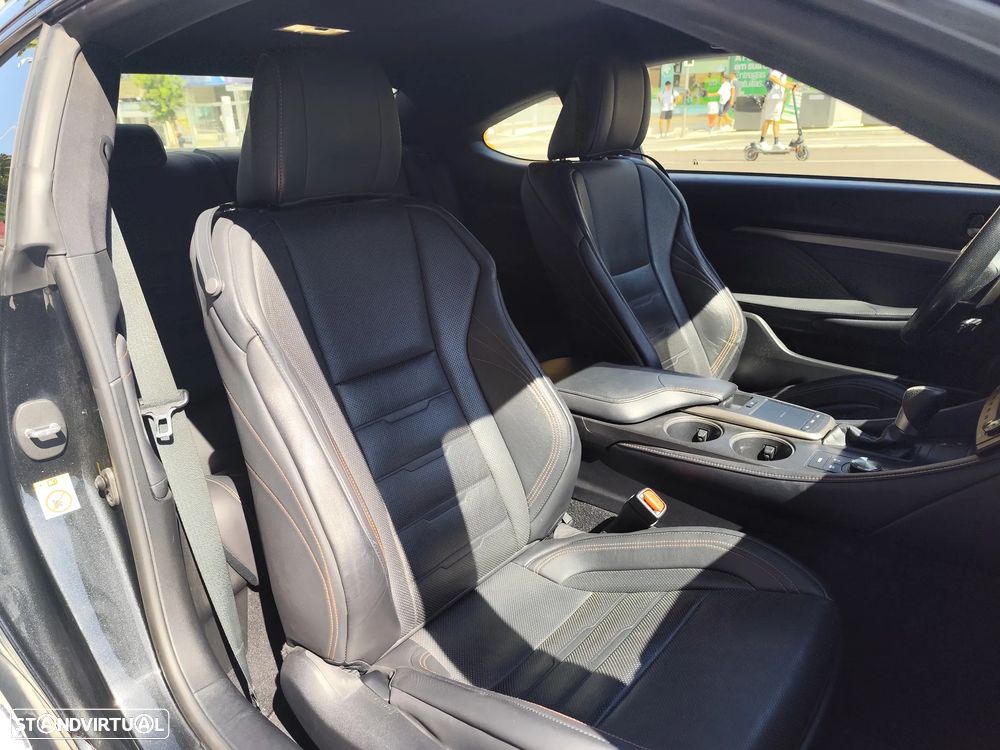 Lexus RC 300h Black Edition - 18