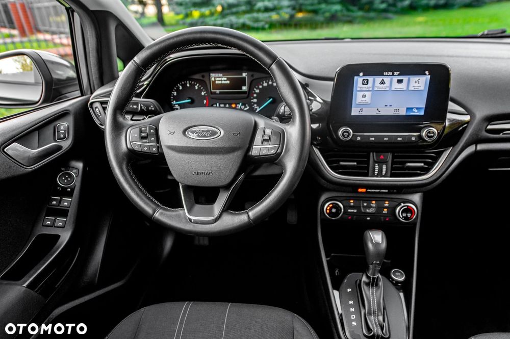 Ford Fiesta 1.0 EcoBoost S&S TITANIUM X - 24