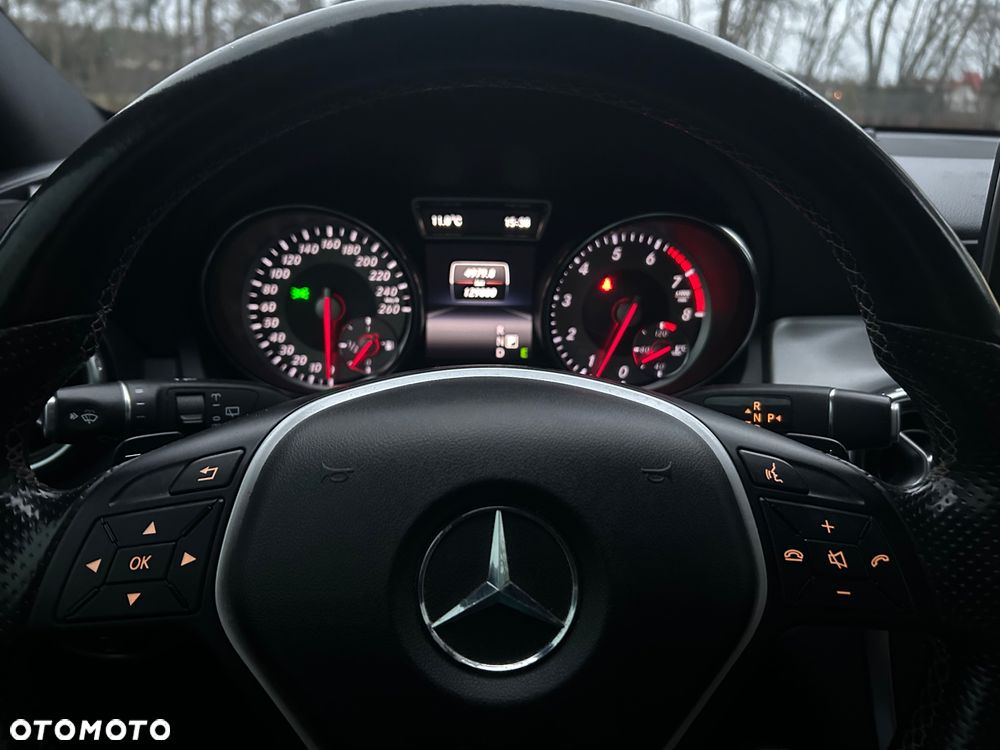 Mercedes-Benz GLA 250 4Matic 7G-DCT AMG Line - 31