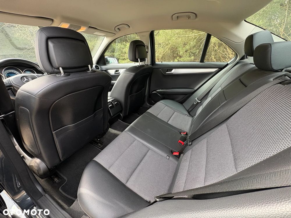 Mercedes-Benz Klasa C 180 CGI BlueEff Classic - 12