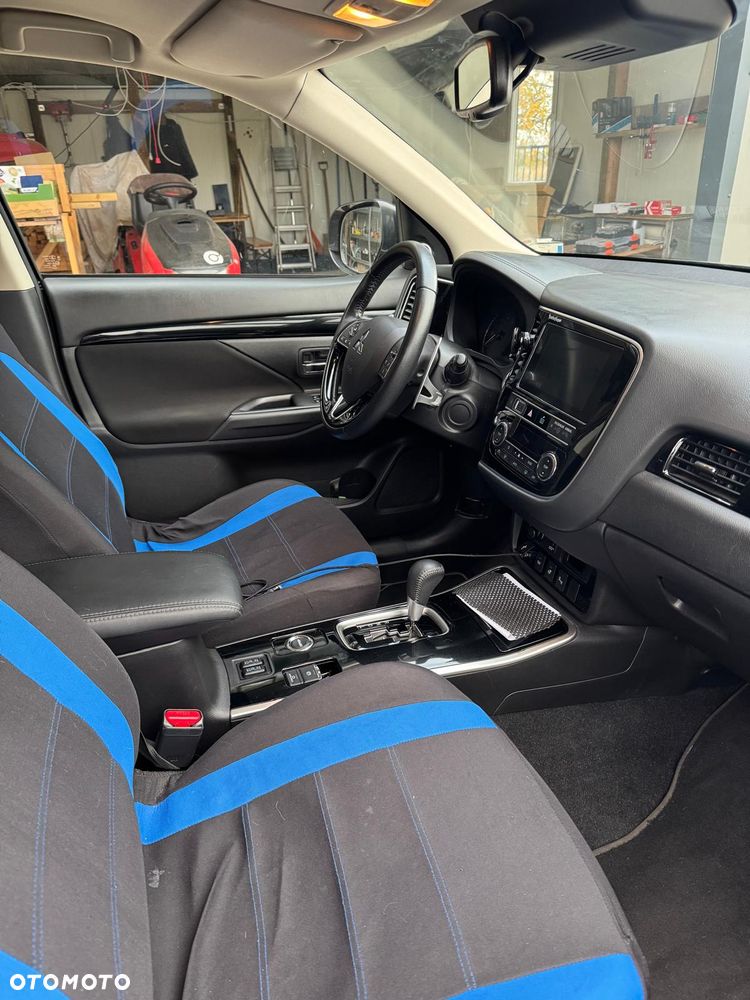 Mitsubishi Outlander 2.0 Instyle Navi 4WD CVT - 13