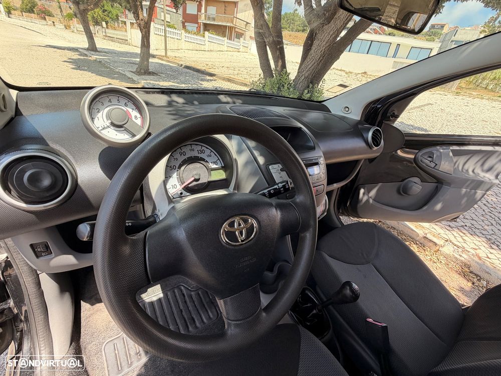 Toyota Aygo 1.0 + Sport Pack MMT - 16