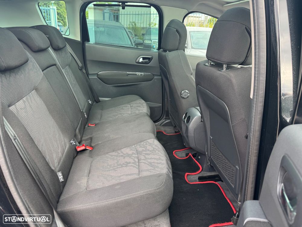 Peugeot 3008 1.6 HDi Executive — fotografia 33