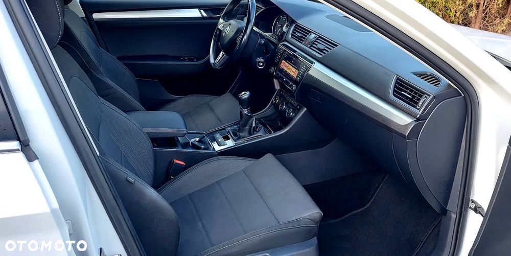 Skoda Superb 2.0 TDI Premium Edition - 32