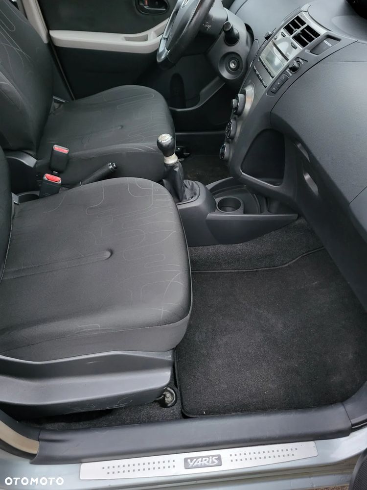 Toyota Yaris - 31
