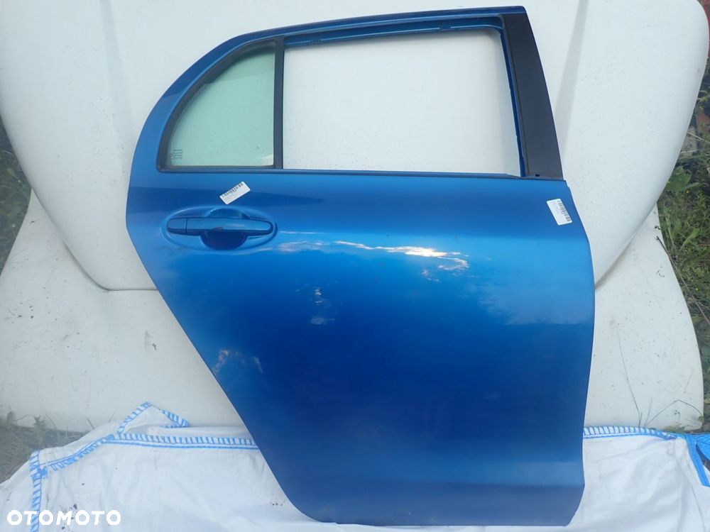 DRZWI PRAWY TYŁ TOYOTA YARIS II KOL: 8T0 - 1